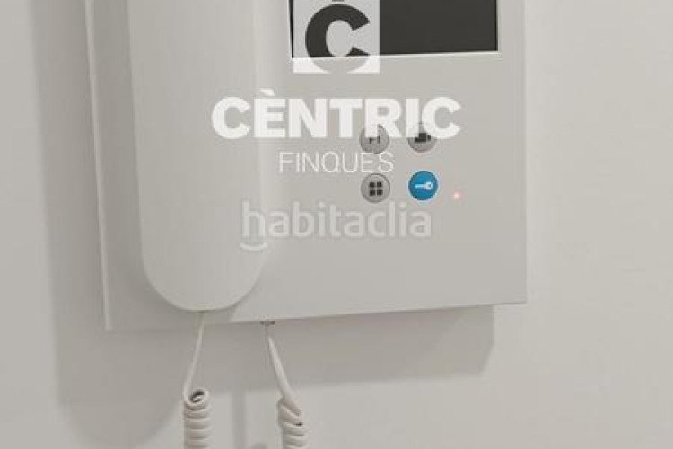 Piso dúplex tercera planta, 4 habitaciones y con terrazas en Terrassa