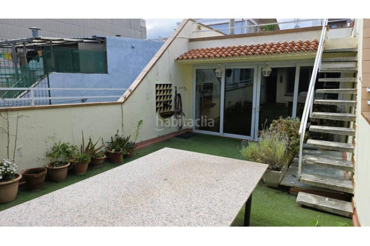 Piso oportunidad piso tipo casa gran garaje y terraza en Terrassa