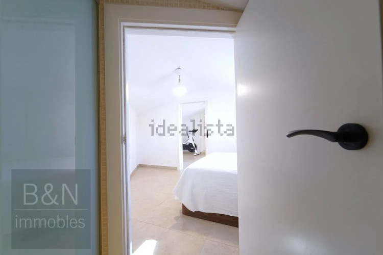 ¡Bienvenido al hogar de tus sueños! Este exclusivo dúplex es mucho más que una vivienda.
