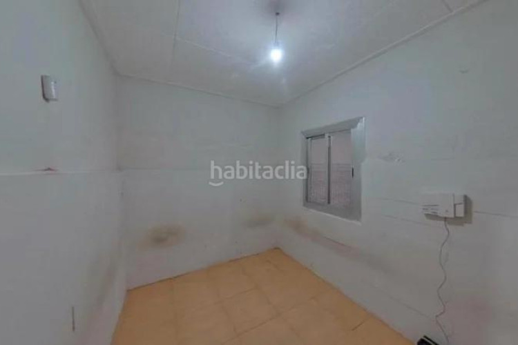Piso (barcelona). "okupado" (no se puede visitar ni hipotecar). en Terrassa