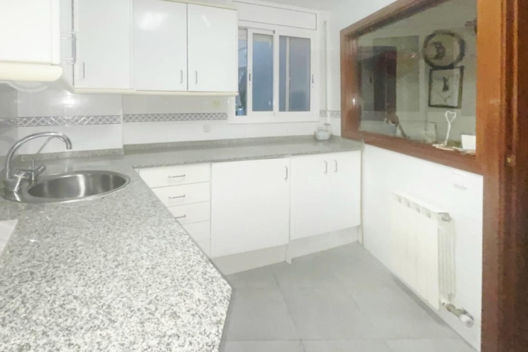 Plau00E7a del Mestre Serrat, Sant Pere