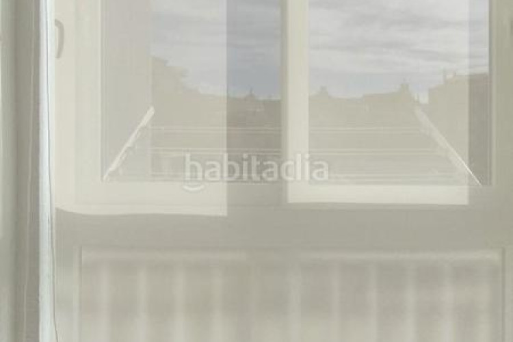 Piso de 4 hab reformat a estrenar al carrer prat de la riba tocant jacquard en Terrassa