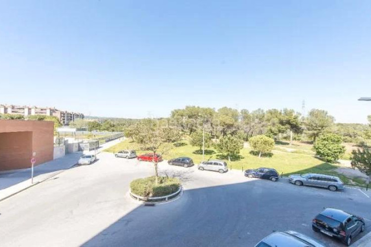 Piso (barcelona). "okupado" (no se puede visitar ni hipotecar). en Terrassa
