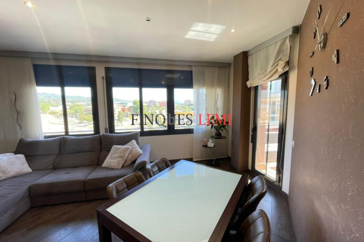 Piso dúplex de lujo con ascensor, terraza y acabados premium en Terrassa