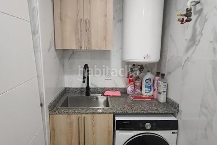 Piso  reformado en La Cogullada 3 dormitorios, 1 baño, todo exterior, cocina individual, con dos balcones uno de 6m y otro de 4m y en Terrassa