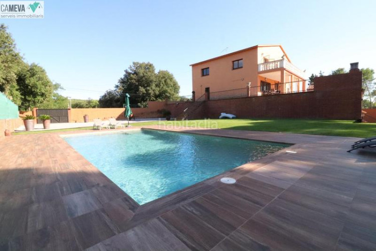 Casa única e impresionante finca a 4 vientos con piscina y jardin en Terrassa