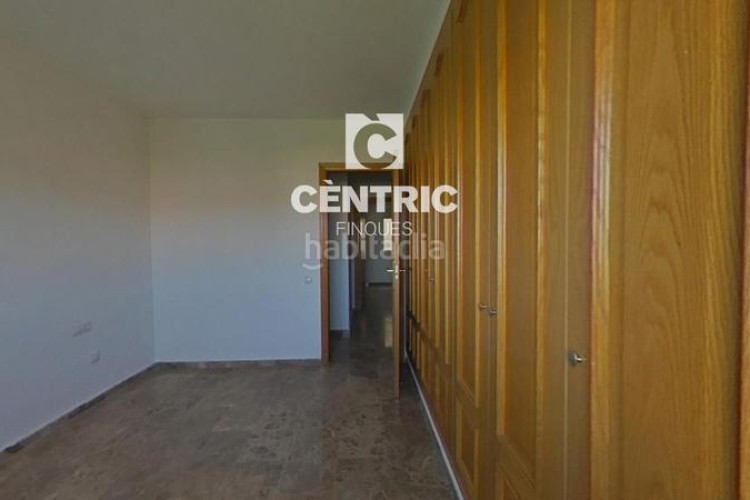 Dúplex piso espacioso con 4 habitaciones gran inversión ! en Terrassa