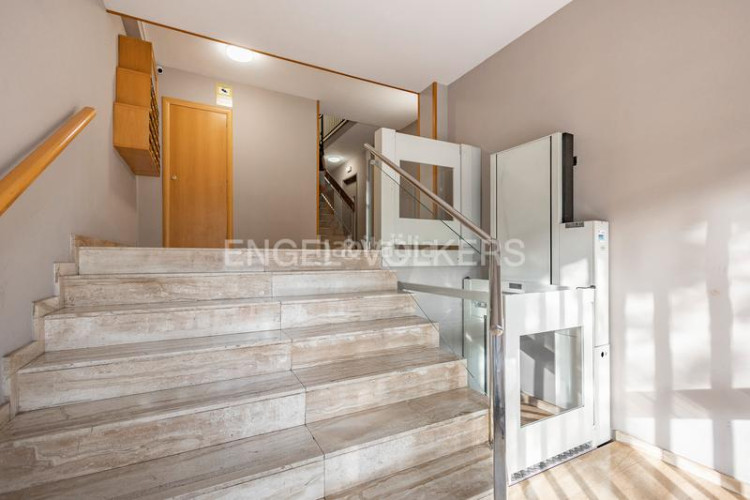 Apartamento oportunidad única! piso amplio de 99m construidos con 4 dormitorios y balcón en Terrassa