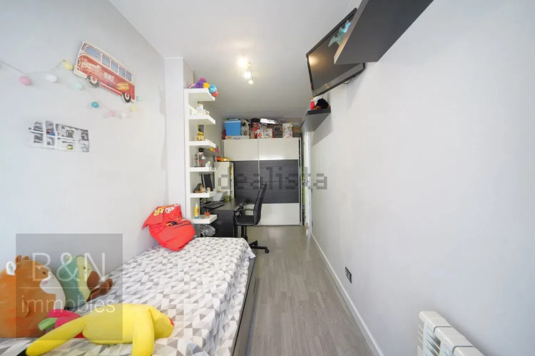 Una vivienda reformada con encanto, dos balcones y plaza de parking