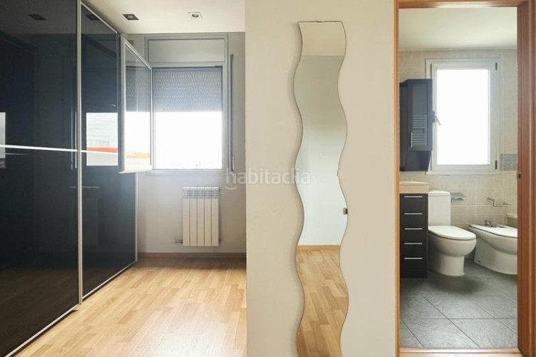 Ático atico seminuevo de 102 m2 con terraza de 53 m2 a pie de comedor con parquing y tratero incluidos en avenida madrid tocando estacio en Terrassa