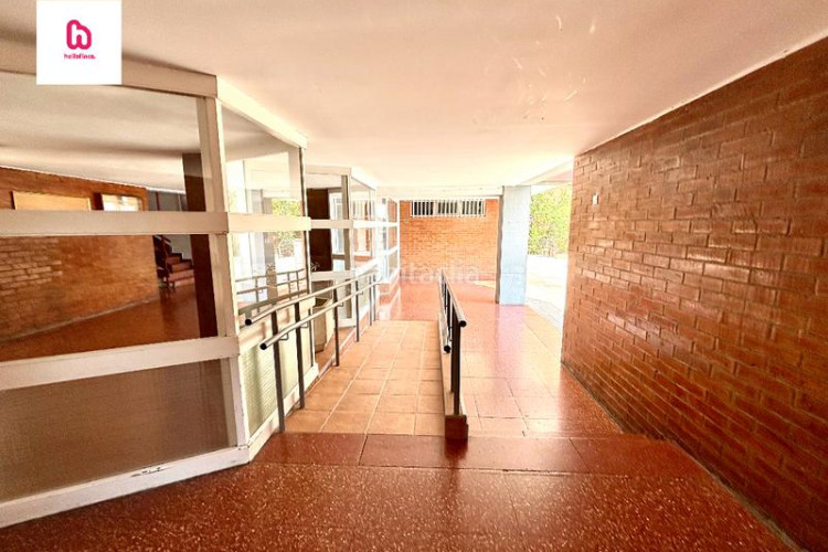 Piso  de 4 habitaciones con lavadero galería y balcón en Terrassa