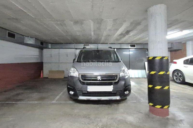 Piso pis de 4 hab amb parquing i espectacular de traster 25 m2 a la gripia en Terrassa