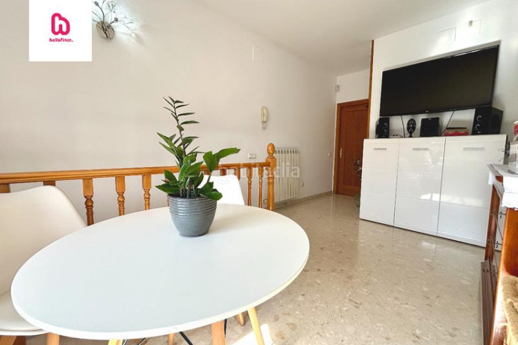 Ático  dúpex con terraza balcón y plaza de parking en Terrassa