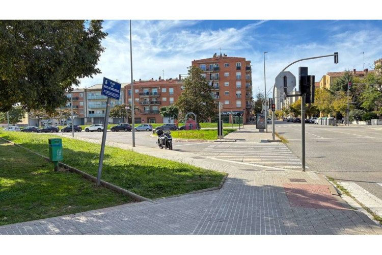 Les Arenes - La Gru00EDpia  Can Montllor