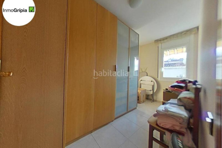 Casa adosada  en venta en les arenescan montllorla grípia08227 en Terrassa