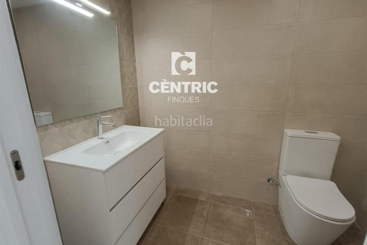 Piso dúplex tercera planta, 4 habitaciones y con terrazas en Terrassa