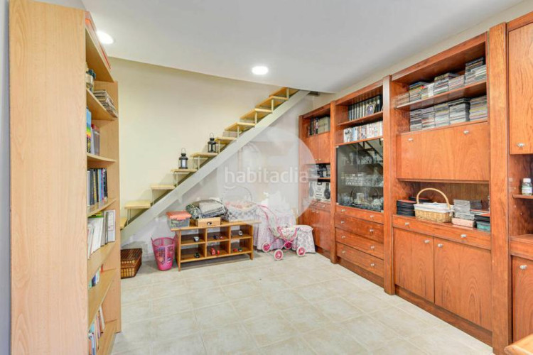 Casa exclusiva casa de tres plantas y un estudio a tan solo 5 minutos del centro en Terrassa