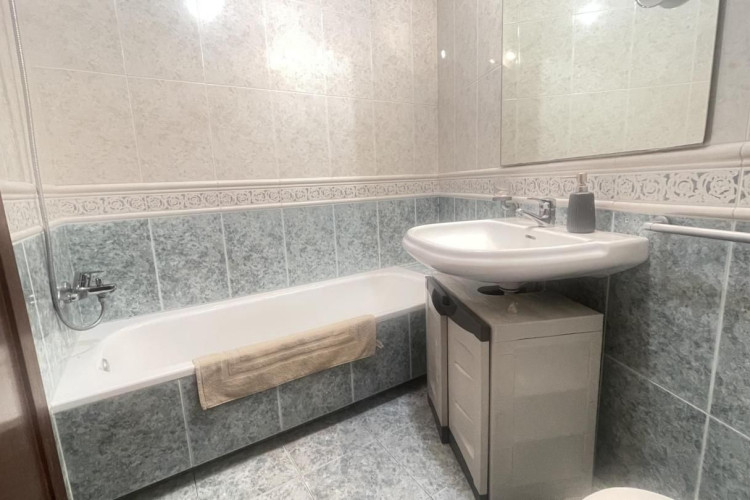 Plau00E7a del Mestre Serrat, Sant Pere