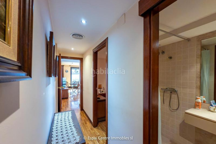 Piso vive en sant pere piso de 88 m con 3 habitaciones, 2 baños y salón luminoso. ubicación ideal cerca de todo en Terrassa
