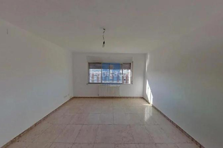 Piso inmueble ilegalmente okupado situado en la calle europa 4, esc. c, 52, , barcelona en Terrassa