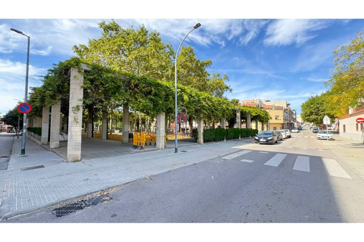 Les Arenes - La Gru00EDpia  Can Montllor