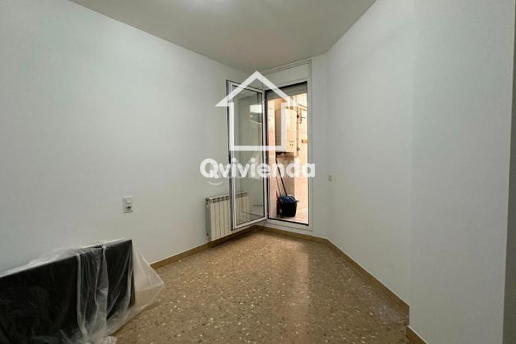 Piso  en planta baja de 3 habitaciones, todo exterior, La Cogullada en Terrassa