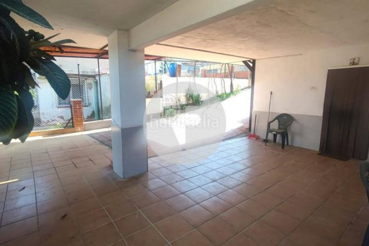 Casa encantadora casa independiente en Can Parellada, perfecta para dos familias en Terrassa