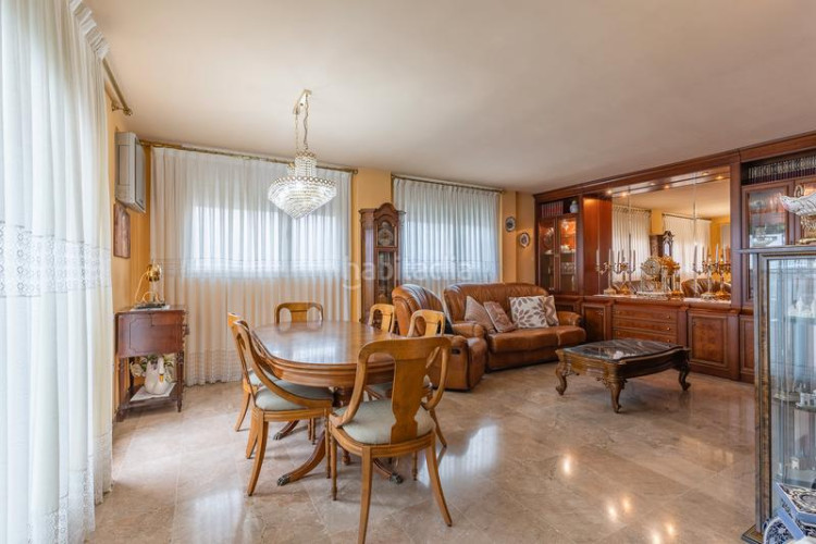 Ático  dúplex con terrazas y vistas panorámicas a un paso del centro , plaza de parking incluida en Terrassa