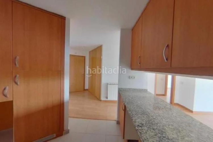 Piso (barcelona). "okupado" (no se puede visitar ni hipotecar). en Terrassa