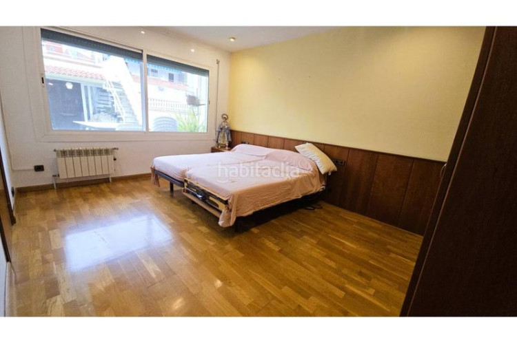 Piso oportunidad piso tipo casa gran garaje y terraza en Terrassa