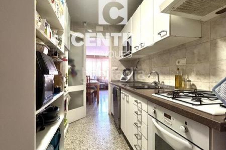 Piso torrent den pere parres, piso de 4habs. 2 wc en Terrassa