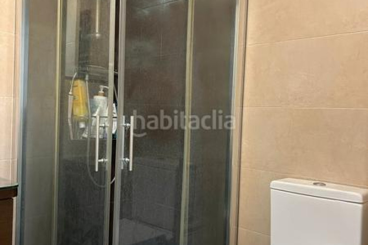 Piso zona grípia. piso de 3habs + 2 lav. + 2 balcones+ pk en Terrassa