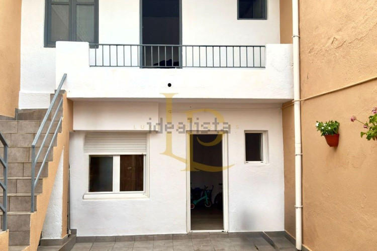 Chalet adosado en venta en Calle de Solsona