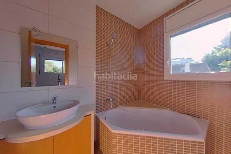 Casa ocupado amplia casa en Can Parellada en Can Parellada Terrassa