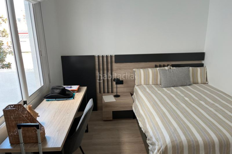 Piso en carrer de topete 52 precioso piso muy luminoso en inmejorable ubicación: consta de un salón-comedor, cocina, 3 habitaciones, baño, aseo, balcón y tra. en Terrassa