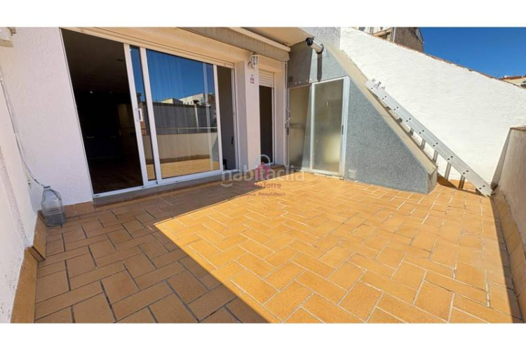 Ático  en venta tocando avda. jaume 1 de 105m construidos con salida a terraza de 18m a pie de comedor. en Terrassa