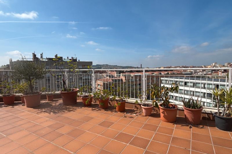 Ático espectacular y auténtico ático en una sola planta con una gran terraza con vistas despejadas en el centro!!! en Terrassa
