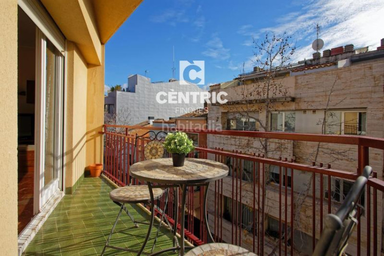 Piso  espacioso y luminoso en ca naurell con una ubicación inmejorable! en Terrassa