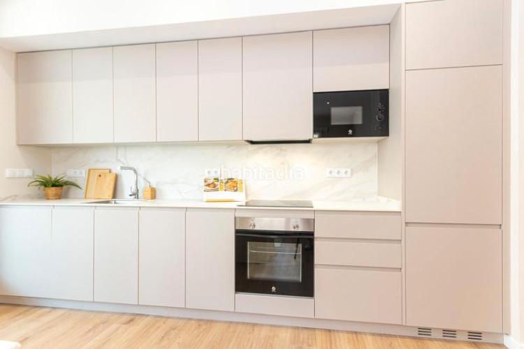 Piso precioso piso en inmejorable ubicación: vivienda esquinera con mucha luz: salón-comedor-cocina, 3 habitaciones, 2 baños, terraza.. en Terrassa