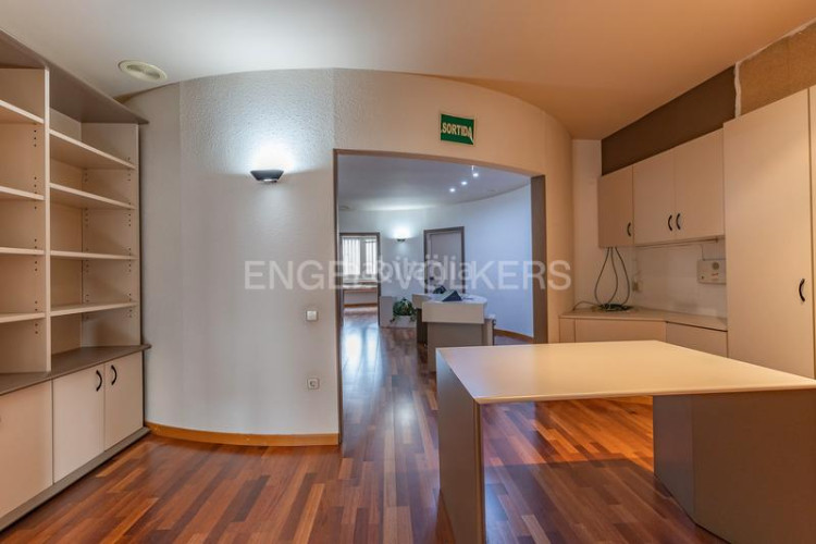 Apartamento gran oportunidad para crear tu hogar en el centro 131m2 en Terrassa