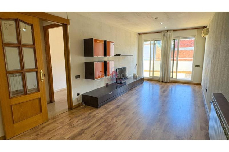 Ático  en venta tocando avda. jaume 1 de 105m construidos con salida a terraza de 18m a pie de comedor. en Terrassa