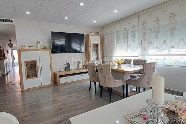 Piso zona de Ca n'Anglada. ático de 2habs + 1 lav. + 2 terrazas en Terrassa