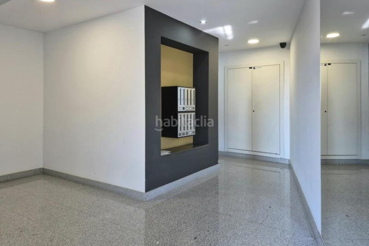 Piso edifici blau cel 3 hab amb 12 m2 sud al costat estacio est en Terrassa