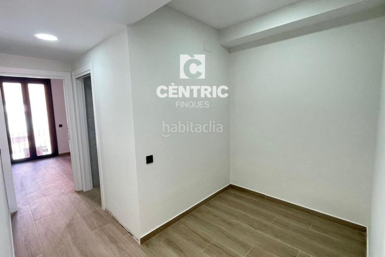 Dúplex  de obra nueva de 2 habitaciones buhardilla multifuncional y terraza en Terrassa
