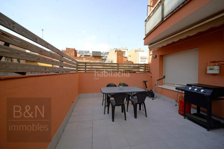 Piso en el centro con terraza de 20m y a un paso del parc vallparadís en Terrassa