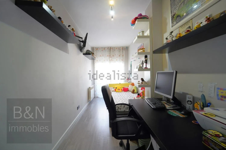 Una vivienda reformada con encanto, dos balcones y plaza de parking