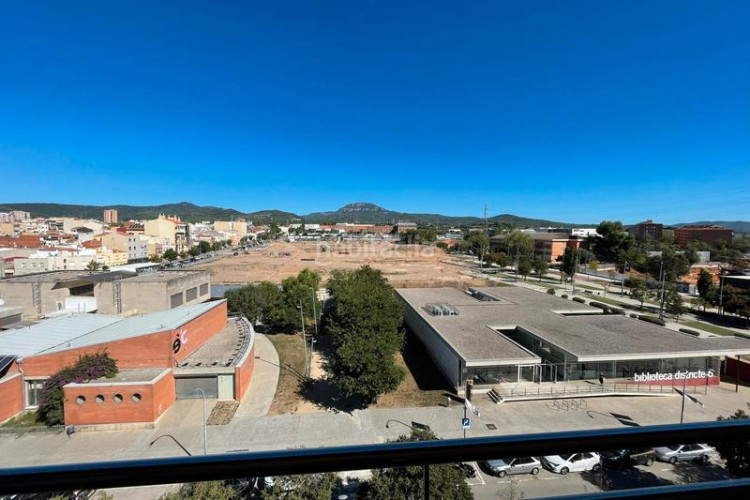 Dúplex zona de Sant Pere Nord. dúplex de 3habs. + estudio + 3lav. + terraza + balcón en Terrassa