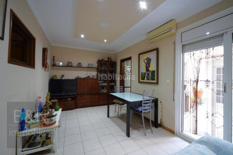 Piso una planta baja exclusiva, sin complicaciones, con espacios exteriores y mucho potencial. lista para empezar tu nueva vida. en Terrassa
