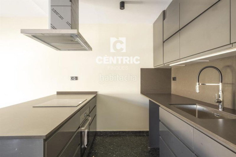 Piso  grande en perfecto estado con terraza y vistas zona vallparadis en Terrassa