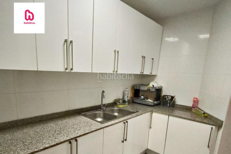 Piso  de 3 habitaciones para entrar a vivir con balcón y ascensor en Terrassa